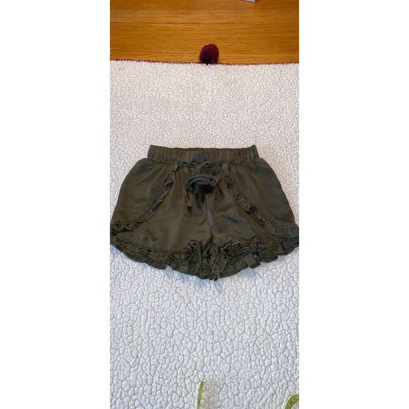 CHARLOTTE RUSSE Green Ruffle Shorts- S - Picture 1 of 3